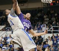 乐鱼-尼日利亚男篮力克篮网B队，麦科勒姆高光表现