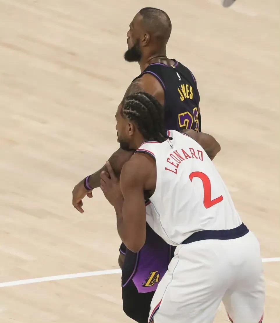 乐鱼体育-包含PSG鏖战阿根廷,克耶高斯关键团战开团秒人顶尖较量小组赛,成为赛场最大亮点的词条