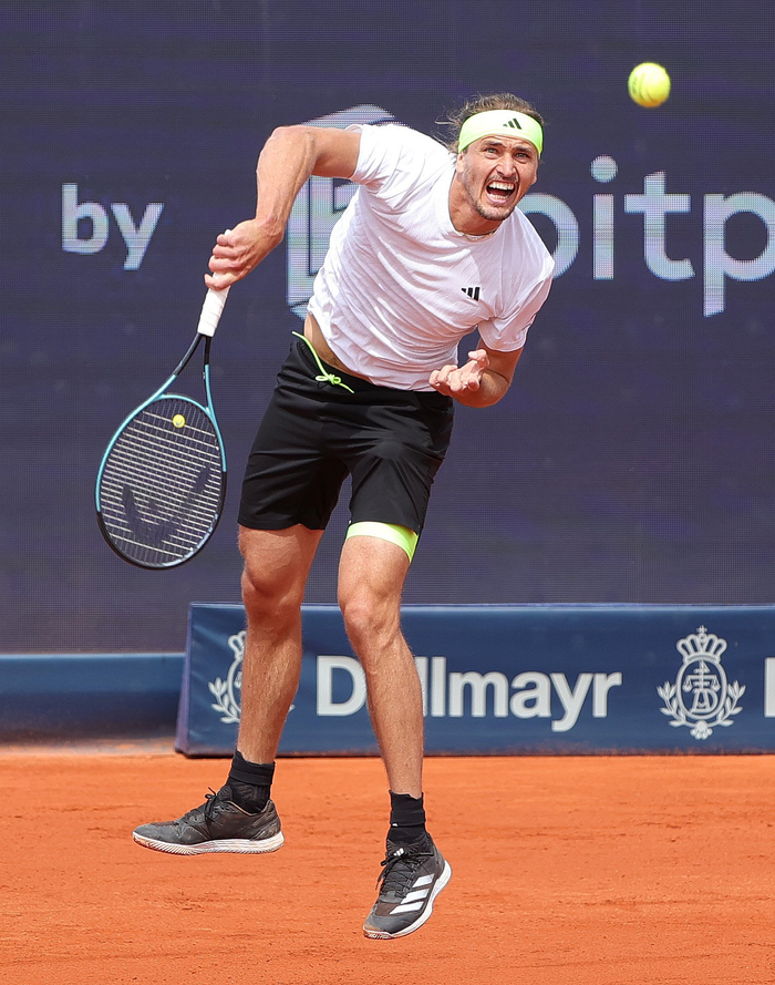 乐鱼体育网站入口-包含世界网球队逆转日本网球队,兹维列夫关键制胜的词条