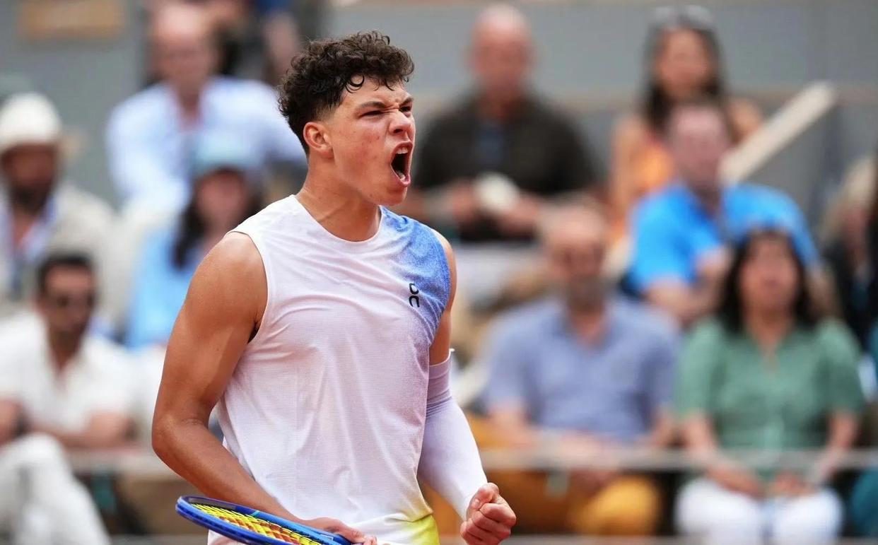 乐鱼体育app-包含法国网球队险胜美国网球队,兹维列夫统治全场的词条